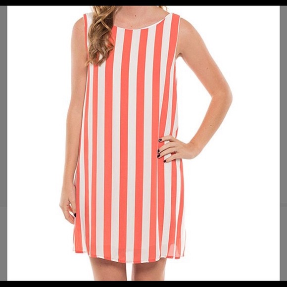 Coral and white dress - Picture 2 of 2